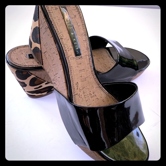 Black patent leather sandals with platform & leopard print light cork wedges - Picture 2 of 7